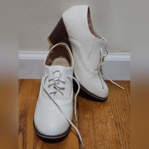 Perforated Oxford Pumps